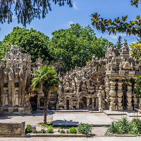 Musée du Facteur Cheval et le jardin des fontaines pétrifiantes  (SLVie 4 Costières)